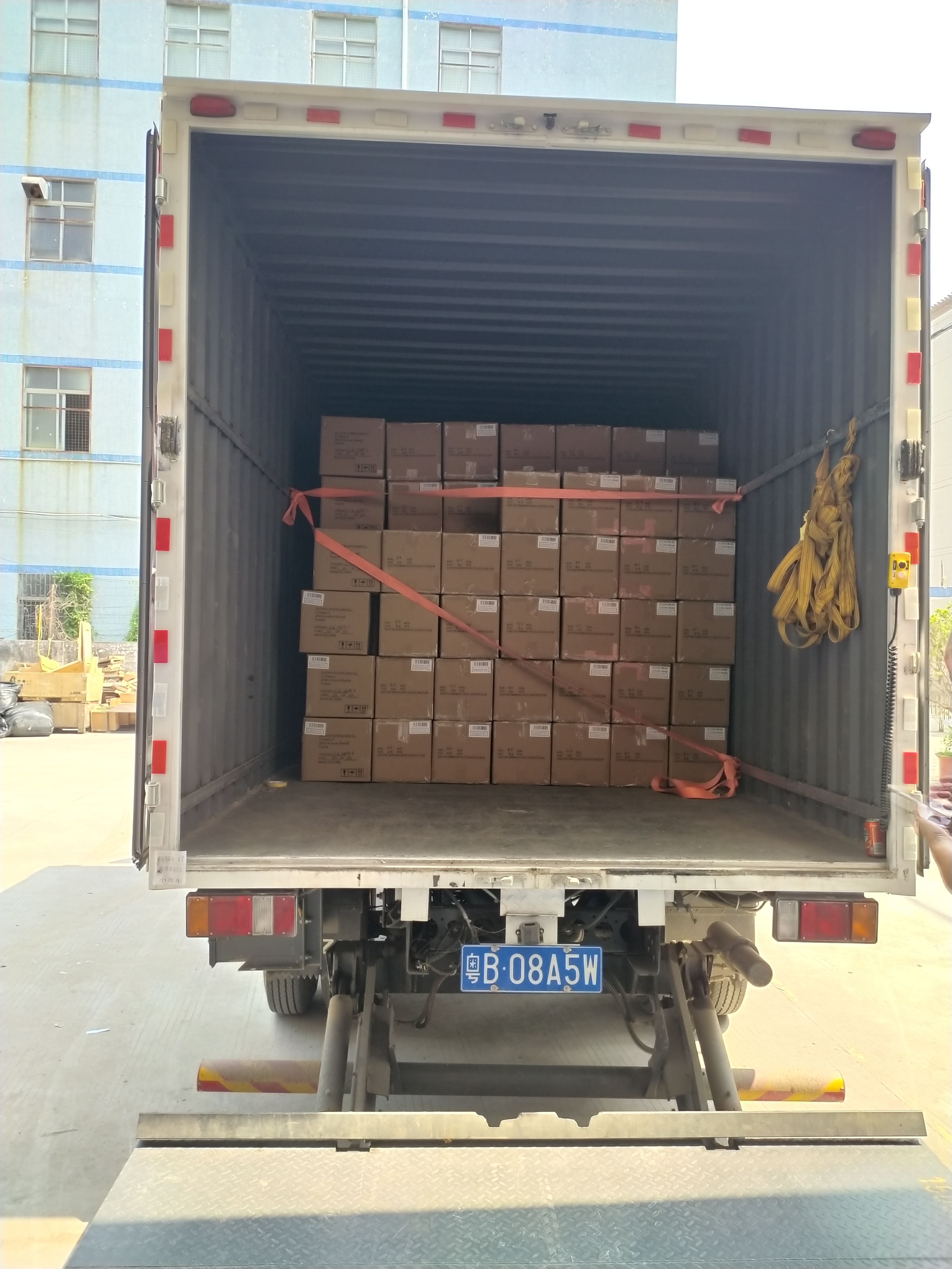 Export-ready wholesale shipments of menstrual cups with logistics documentation